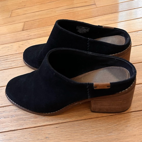 TOMS Leila Mules Black Suede Slip On Stacked
Block Heel Shoes Womens Size 7.5 - Picture 3 of 10